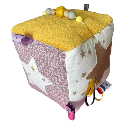 cube d'éveil bébé- moutarde et prune-texturé 15 cm avec perles et rubans- normes pour bébé