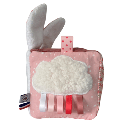 cube sensoriel avec petit nuage tout doux et des rubans de satin couleur rose